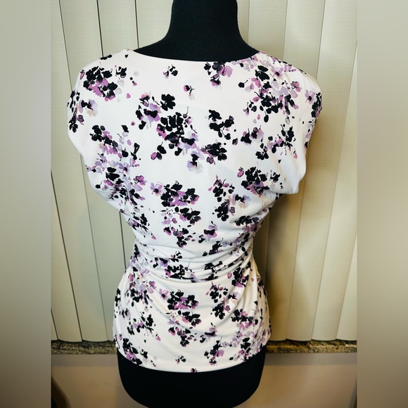 White House Black Market White Violet Floral Crossover V Neck Blouse Size Small - Picture 5 of 7